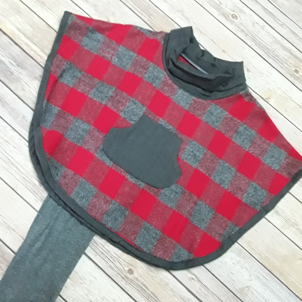 NWOT Kid's Car Seat Poncho sizes 4, 6